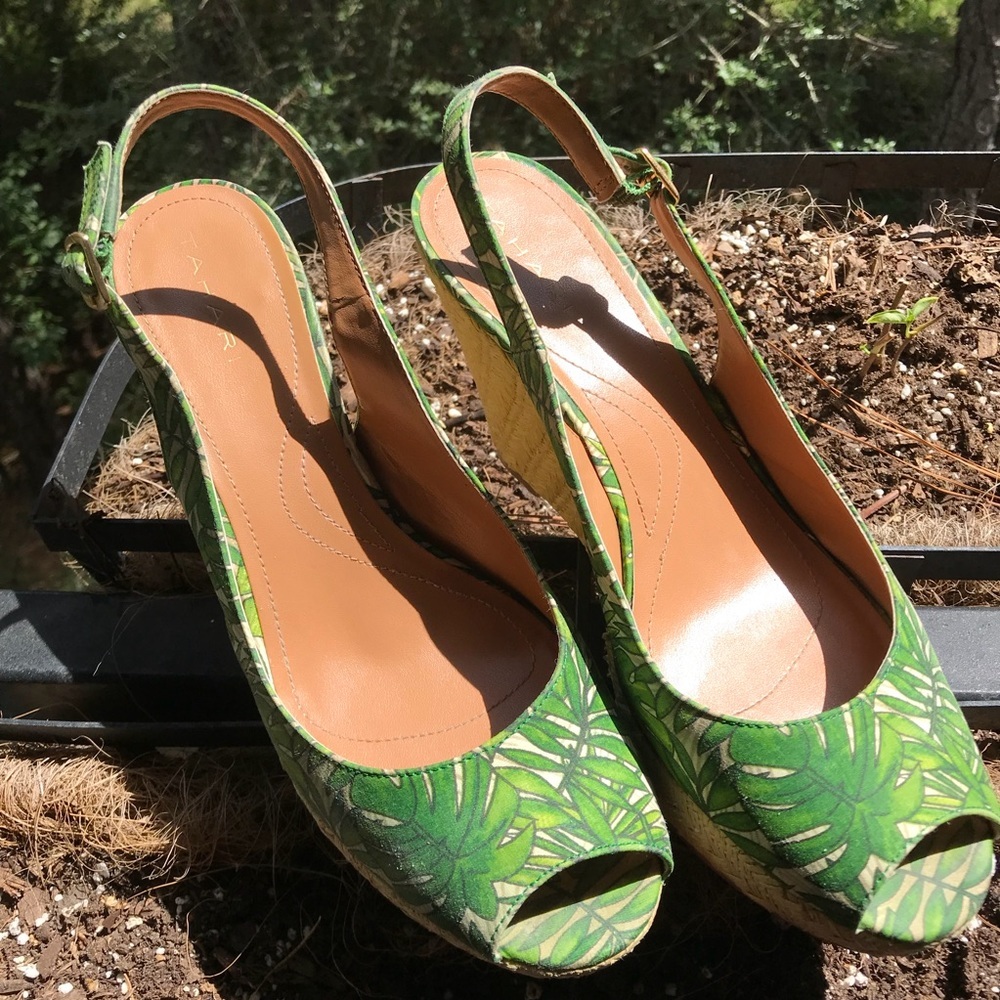 Tahari Wedge Sling back heels Size 9 - Picture 1 of 8